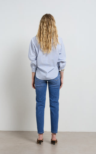 Danika slim jeans showcasing elegant design and perfect fit for modern fashion